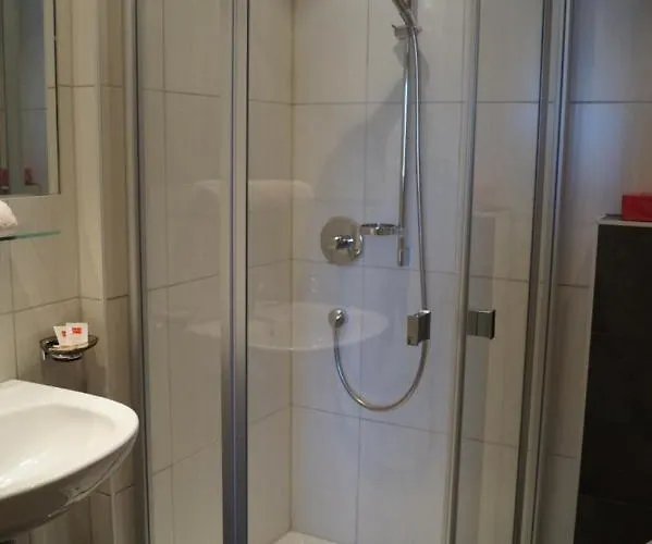 Apart Andrea ايشجل