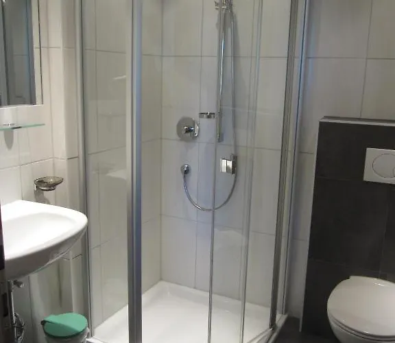 Apart Andrea ايشجل